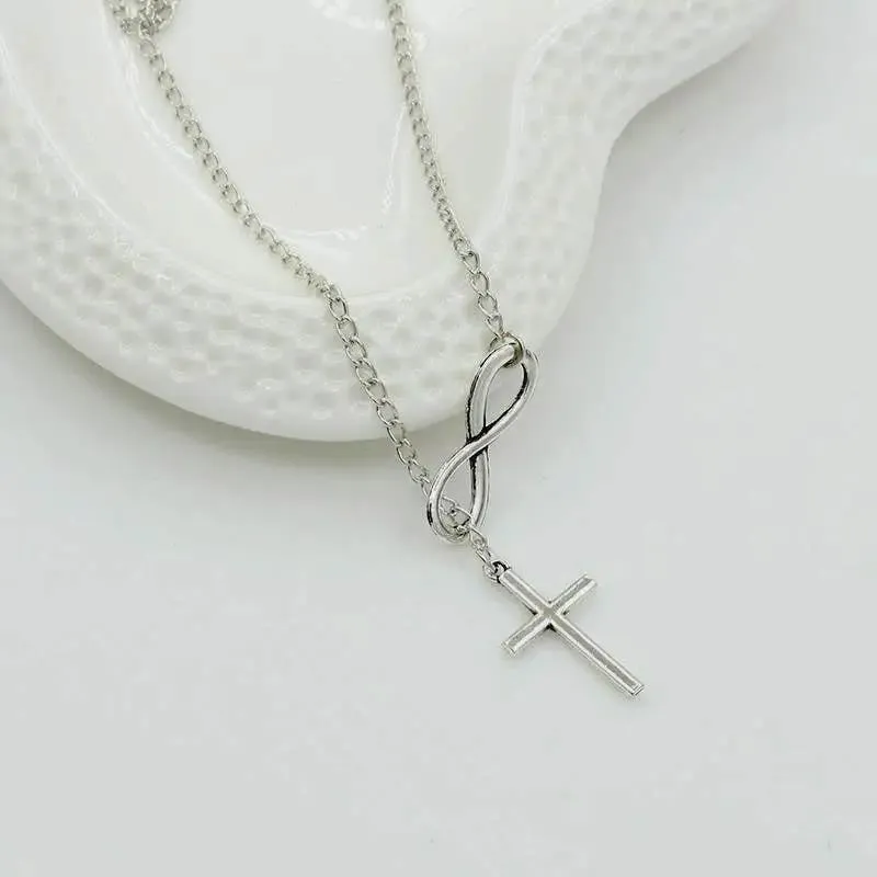 Collier Croix d'Infini