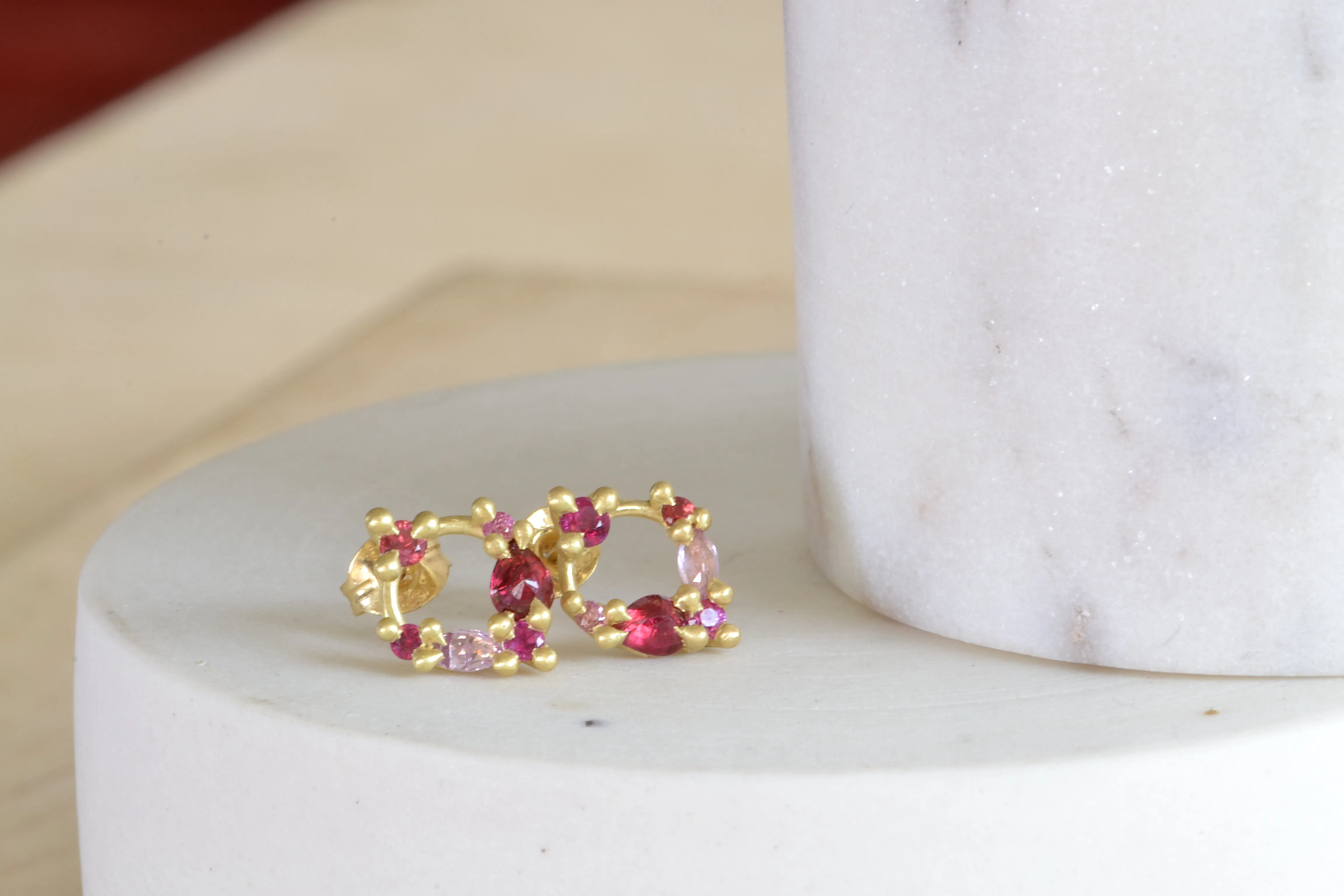 Des Gouttes de Rosee Studs