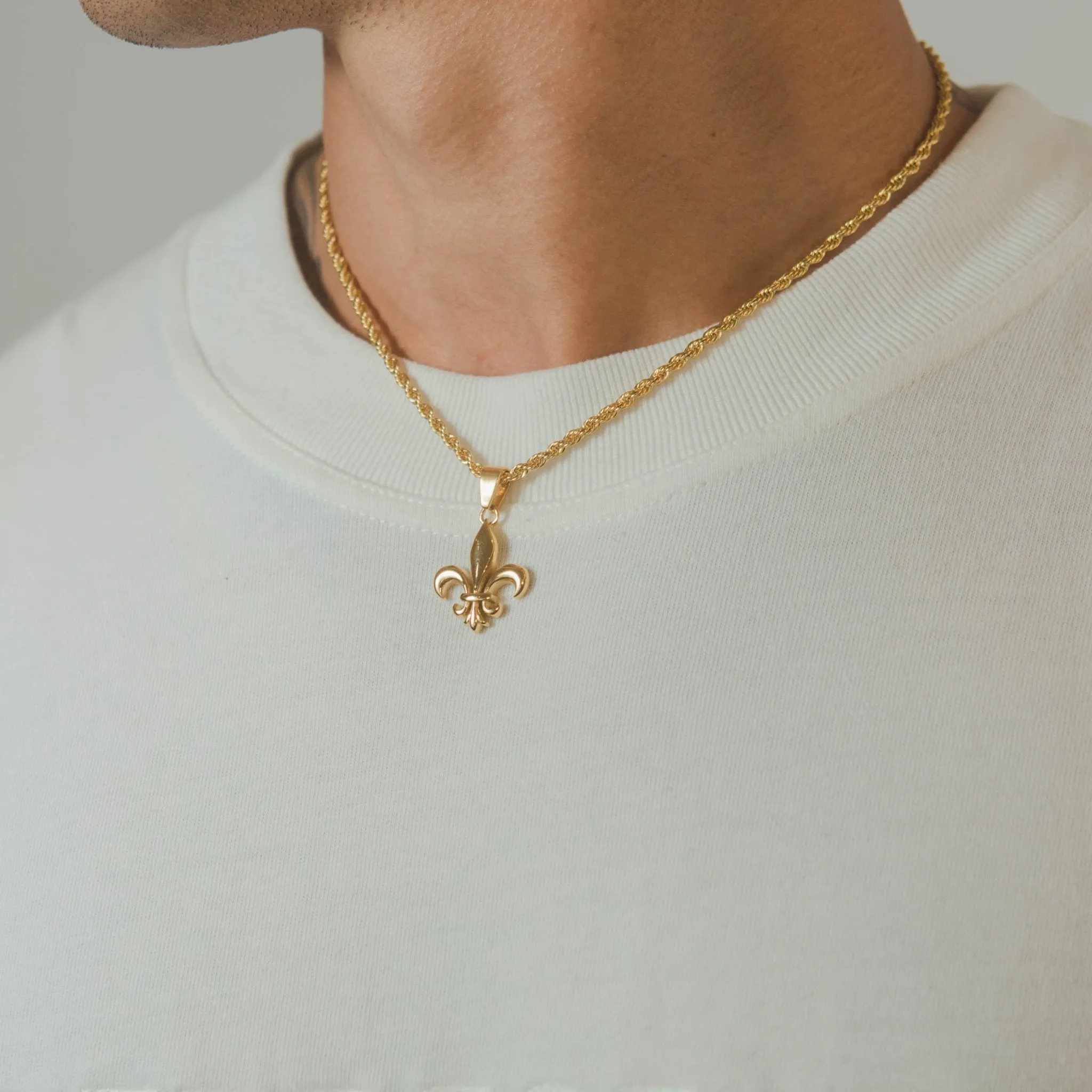 Fleur-de-Lis Pendant - Gold