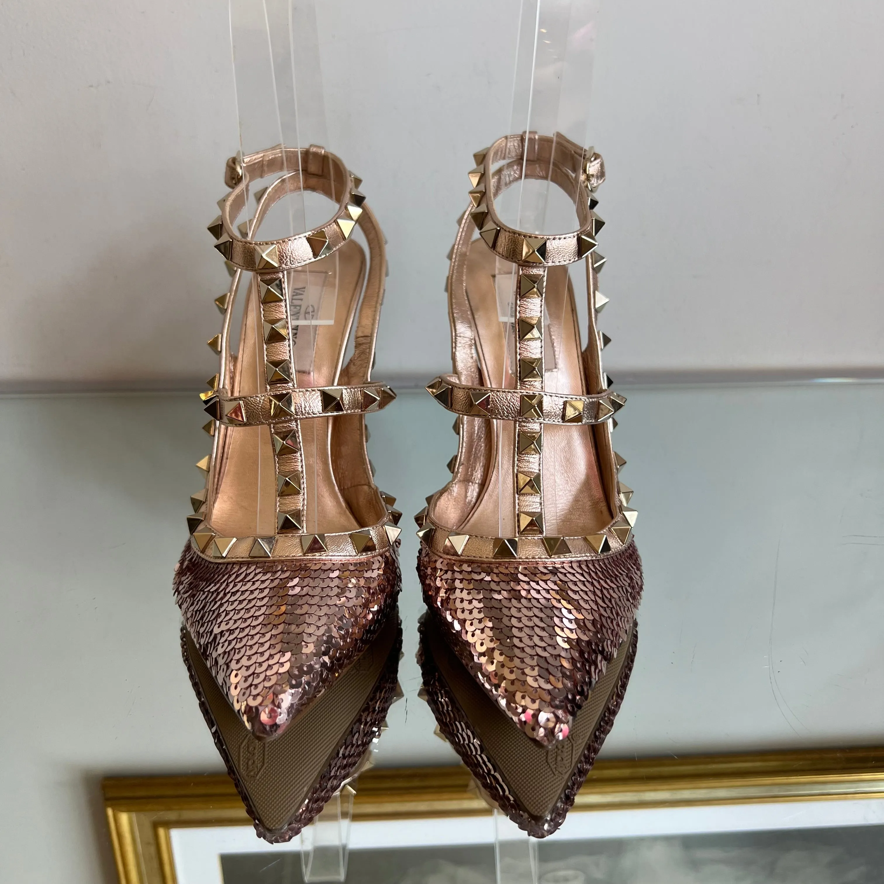 Scarpin Valentino Rockstud com Paetê Rose