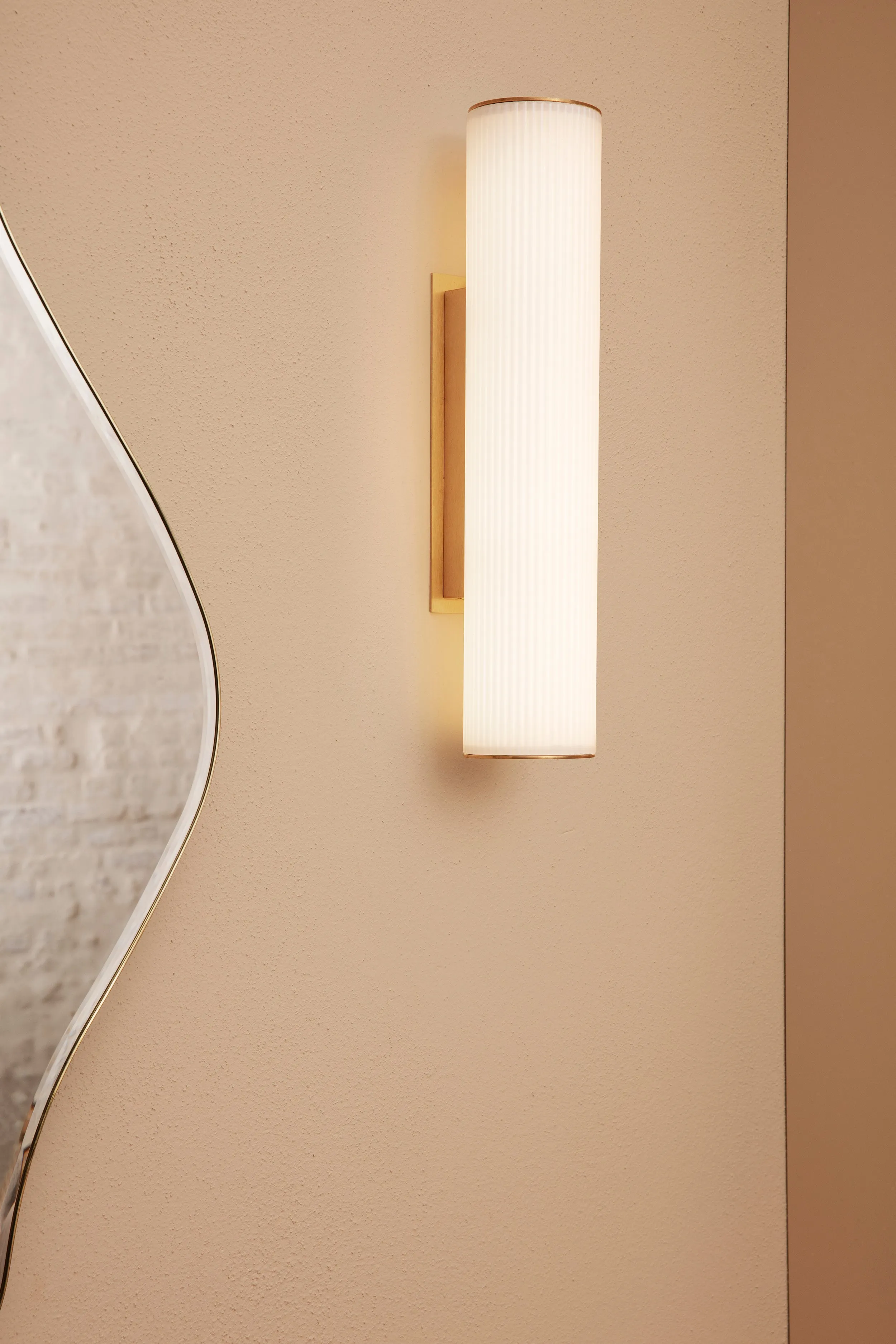 Vuelta Wall Lamp